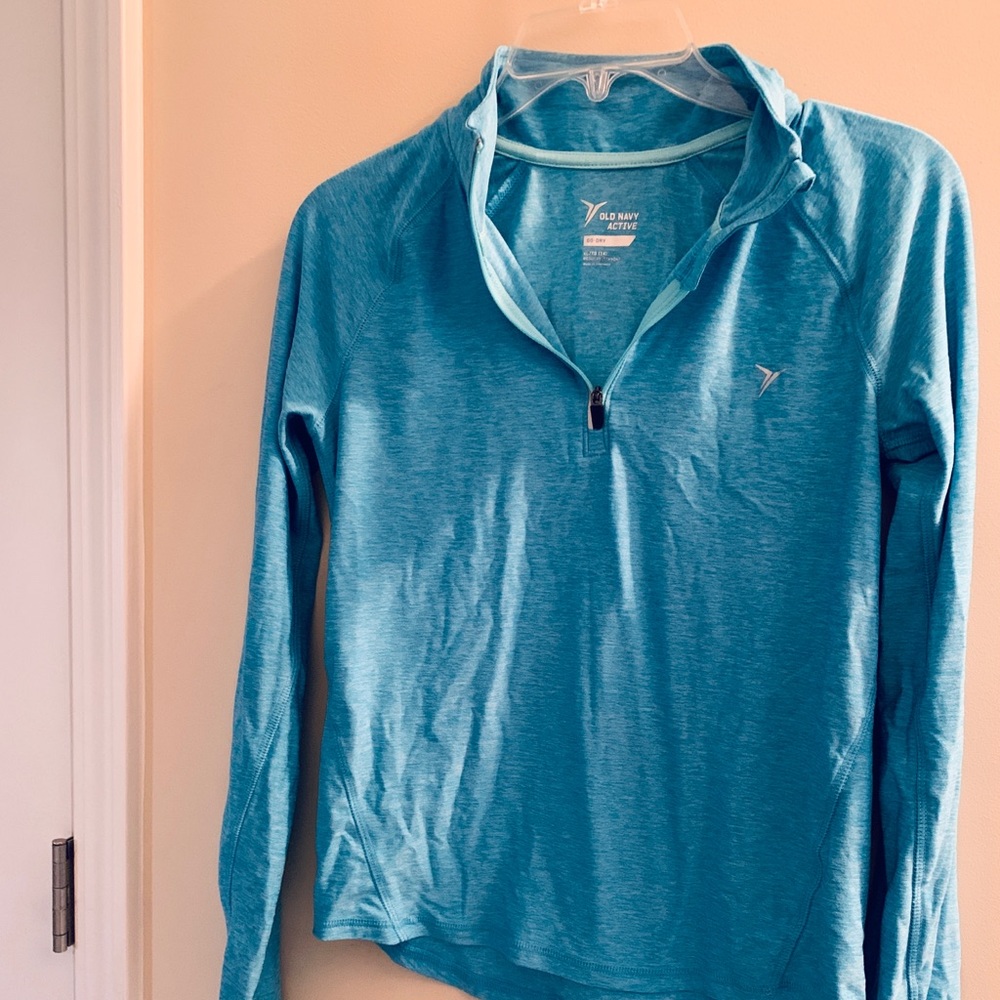 Beautiful girls Old Navy athletic pullover